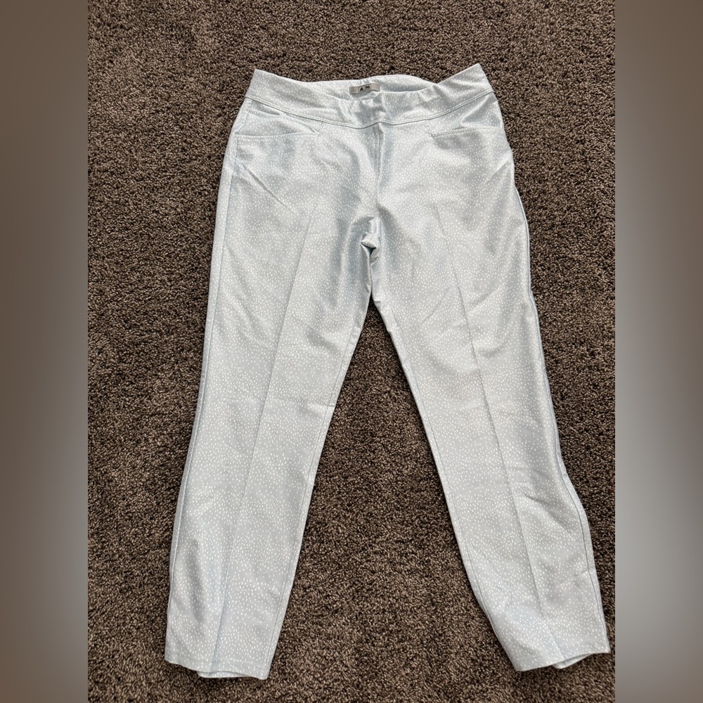 Women’s golf pants.